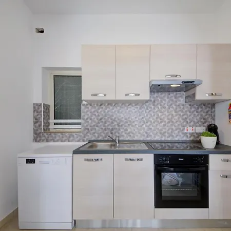 Sunny Coast Sliema 3-Bedroom Apartment 슬리에마