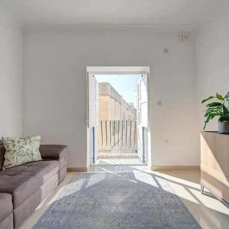 아파트 Sunny Coast Sliema 3-Bedroom Apartment 슬리에마
