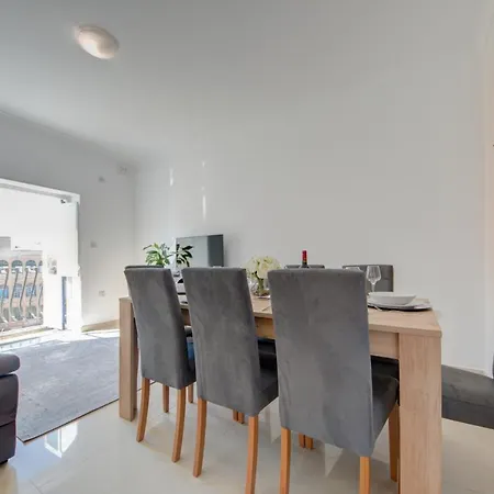 아파트 Sunny Coast Sliema 3-Bedroom Apartment *