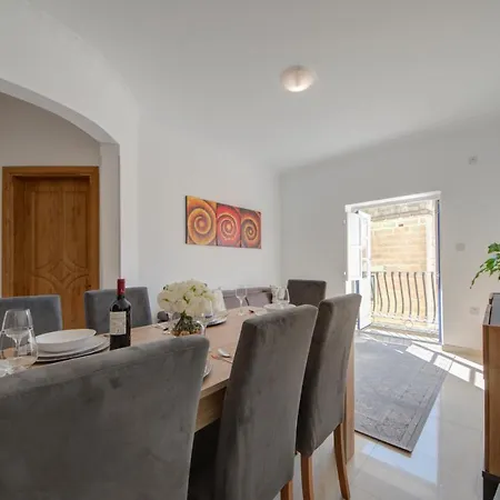 Sunny Coast Sliema 3-Bedroom Apartment 아파트