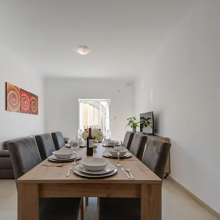 Sunny Coast Sliema 3-Bedroom Apartment 아파트 *