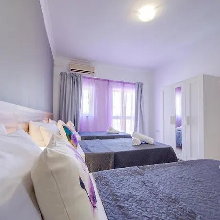 Sunny Coast Sliema 3-Bedroom Apartment * 슬리에마
