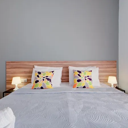 아파트 Sunny Coast Sliema 3-Bedroom Apartment 슬리에마