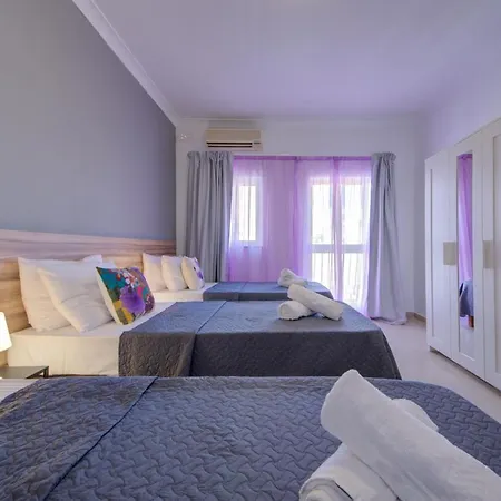 아파트 Sunny Coast Sliema 3-Bedroom Apartment 슬리에마