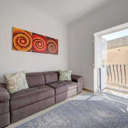 Sunny Coast Sliema 3-Bedroom Apartment * Sliema