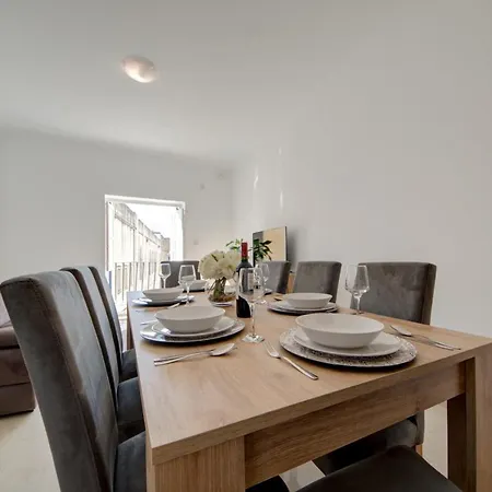 Sunny Coast Sliema 3-Bedroom Apartment *